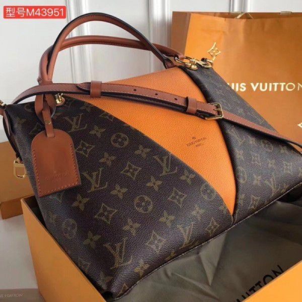 V Tote MM Monogram Canvas M43951 - Image 2