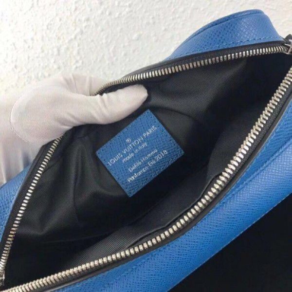 Outdoor Messenger PM Bag Taiga Leather M33437 - Image 2