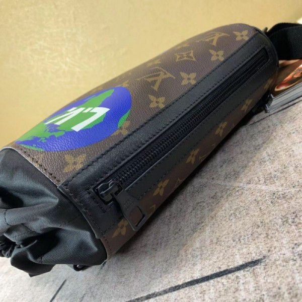 Chalk Sling Bag Monogram Canvas M44625 - Image 5