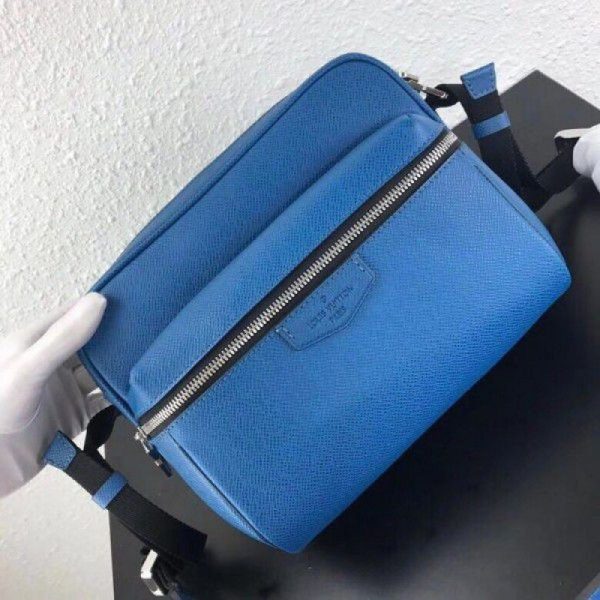 Outdoor Messenger PM Bag Taiga Leather M33437 - Image 5