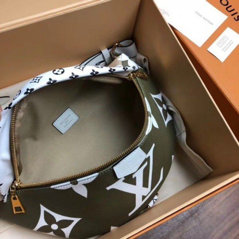 Bumbag Giant Monogram Canvas M44611 - Image 6