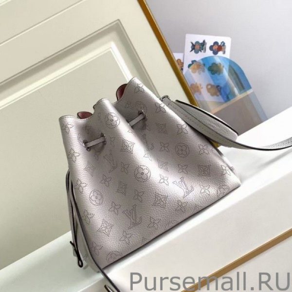 Bella Bag In Grey Mahina Leather M58791 - Image 9