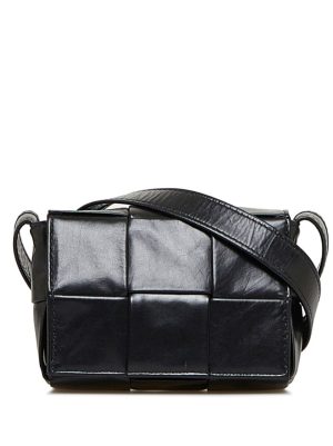 Bottega Veneta   Maxi Intrecciato Cassette shoulder bag