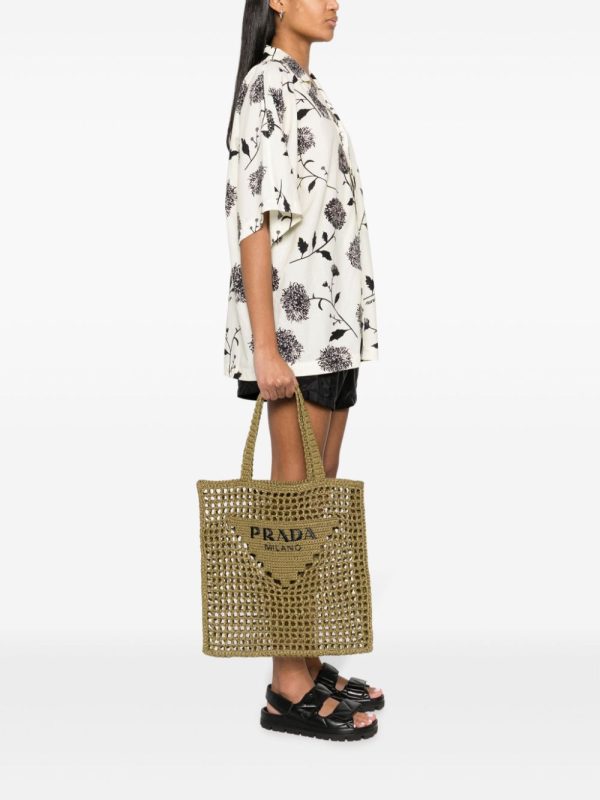 Prada triangle-logo raffia tote bag - Image 2