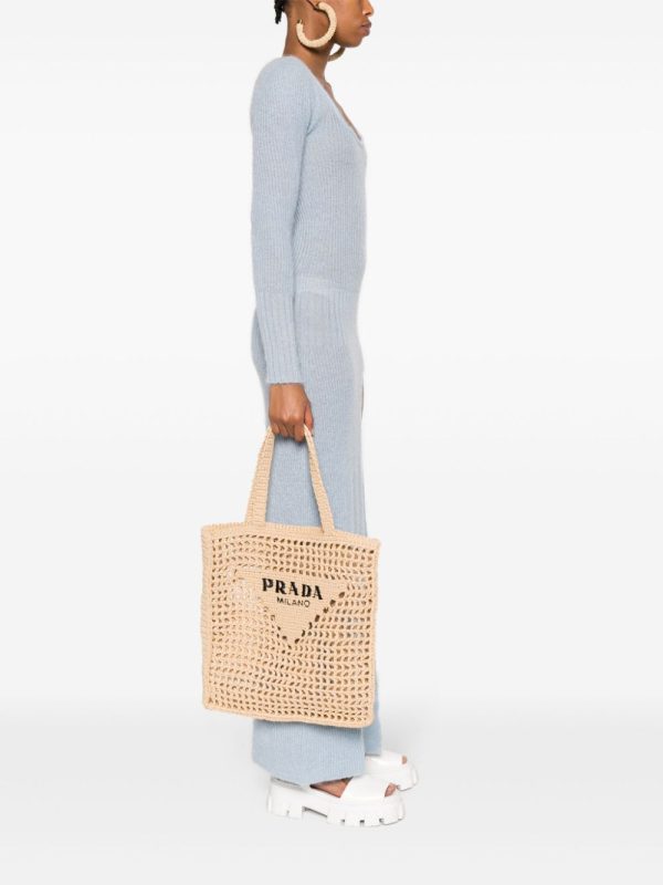 Prada triangle-logo raffia tote bag - Image 2