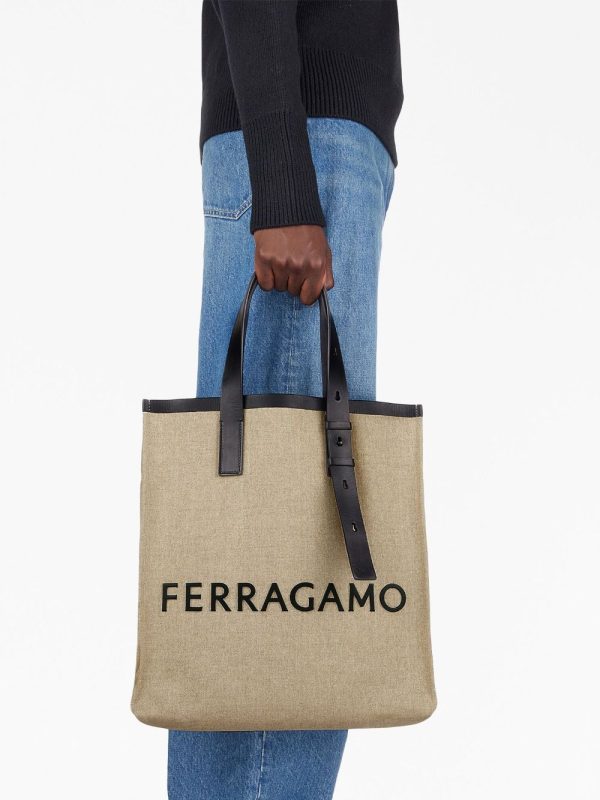Ferragamo embossed-logo leather tote bag - Image 2