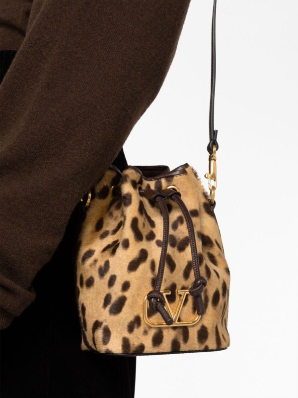 Valentino Garavani VLogo Signature mini bucket bag - Image 3