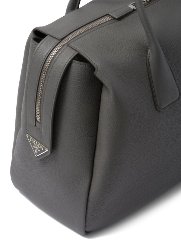 Prada triangle logo leather travel bag - Image 3