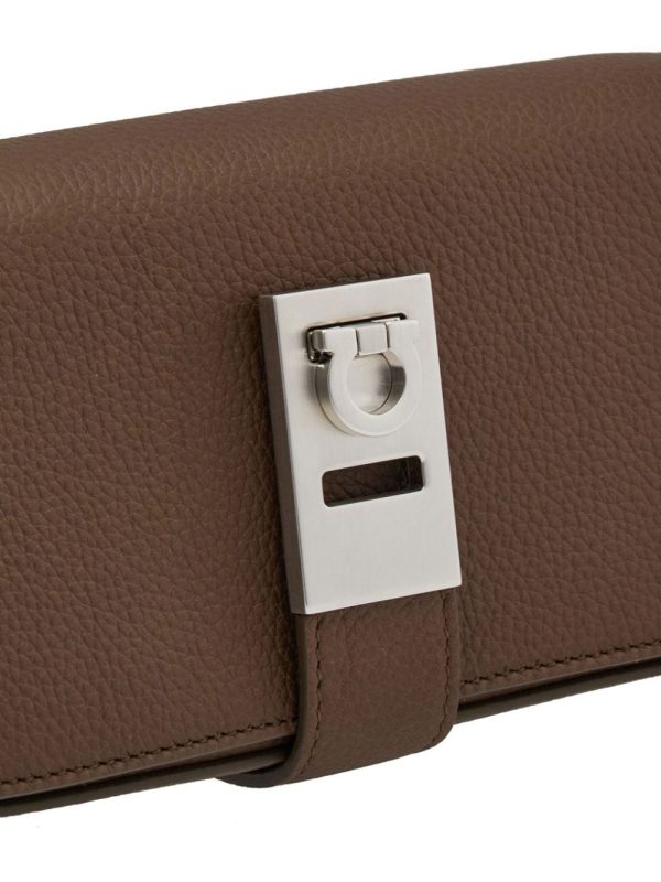 Ferragamo Gancini buckle pebbled-texture shoulder bag - Image 3
