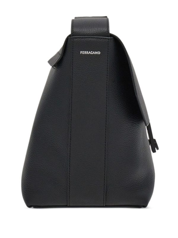 Ferragamo Gancini-buckle leather messenger bag - Image 4