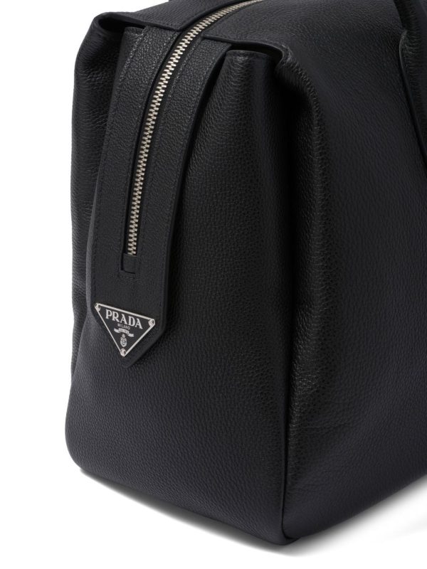 Prada triangle logo leather travel bag - Image 4