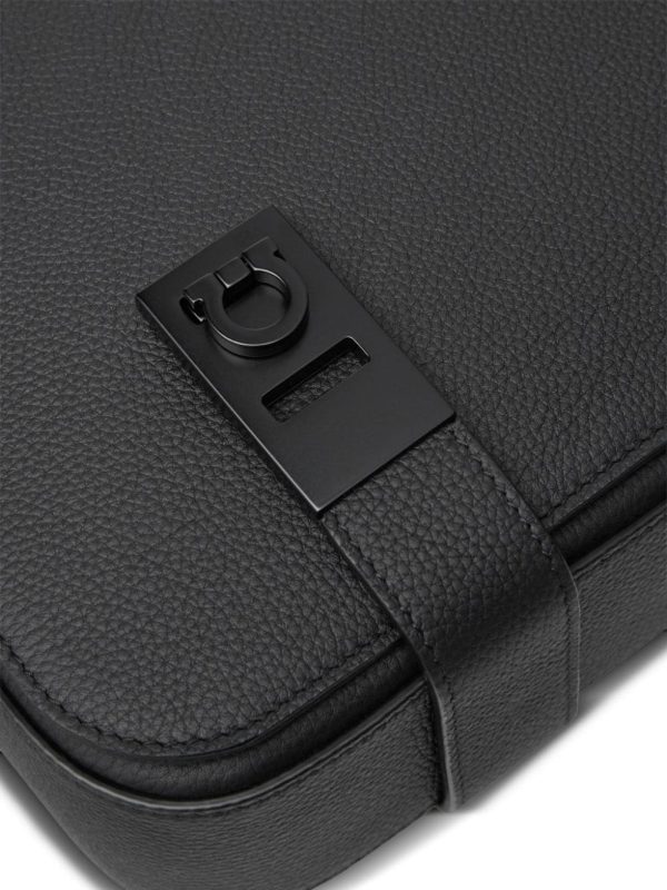 Ferragamo Gancini-plaque leather messenger bag - Image 4