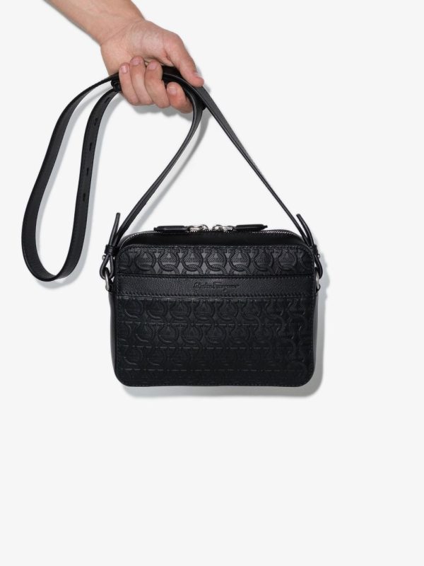 Ferragamo Gancini-embossed shoulder bag - Image 4