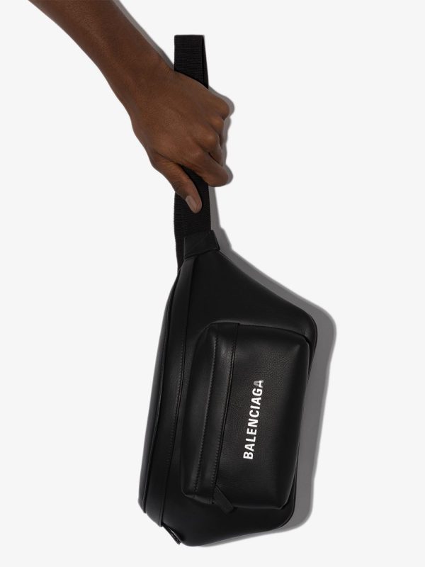 Balenciaga Everyday leather belt bag - Image 4