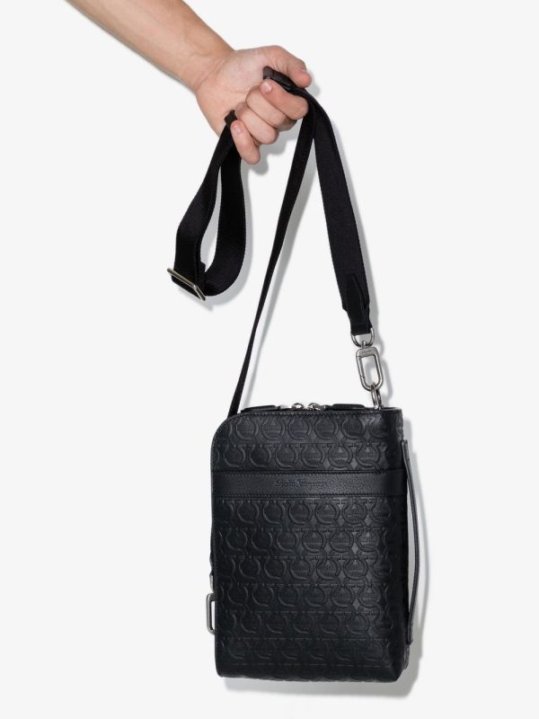 Ferragamo Gancini-embossed messenger bag - Image 4