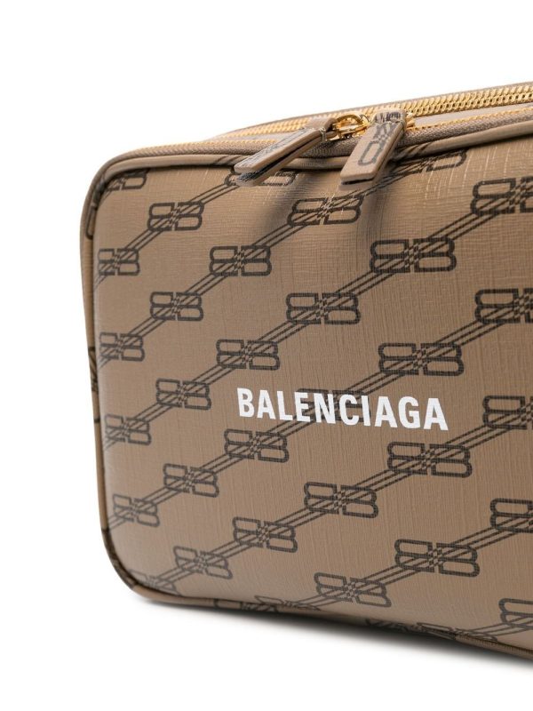 Balenciaga BB-print leather clutch bag - Image 4