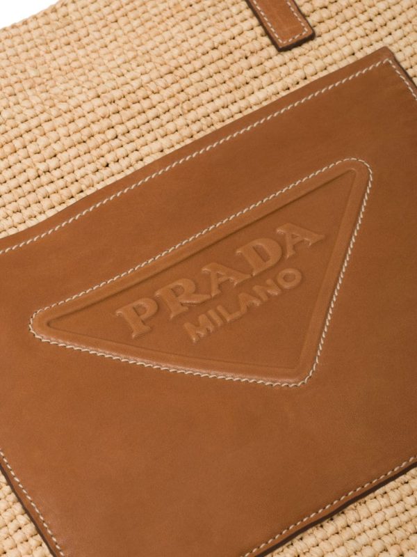 Prada triangle-logo raffia tote bag - Image 5