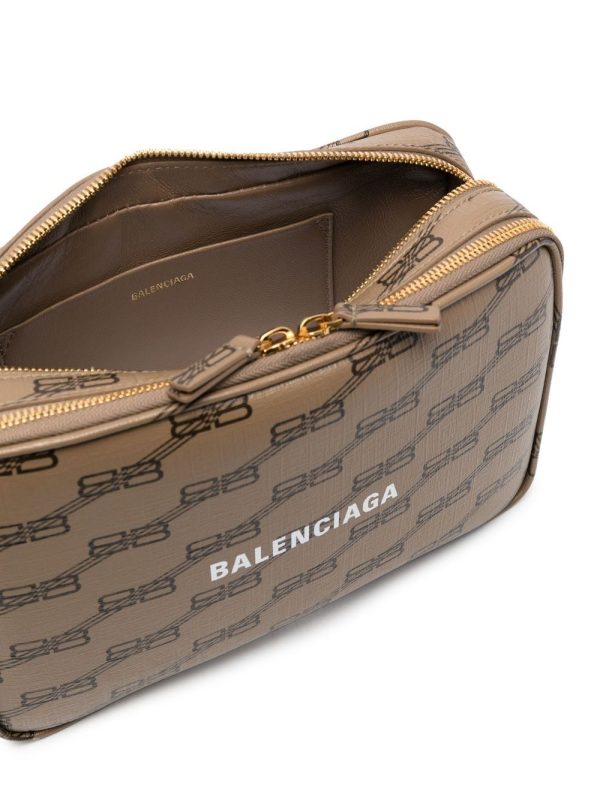 Balenciaga BB-print leather clutch bag - Image 5