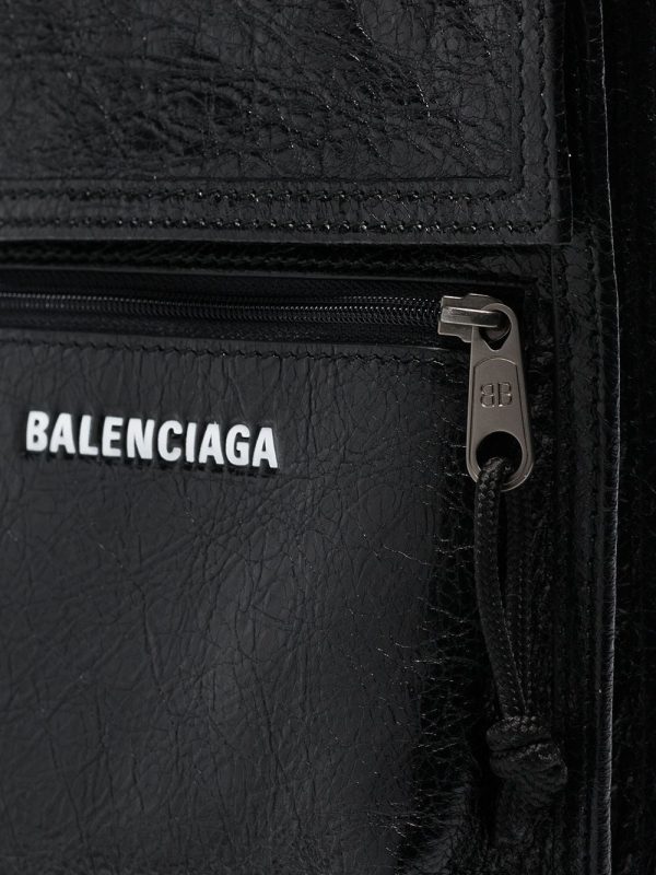 Balenciaga Explorer Arena cracked leather messenger bag - Image 5