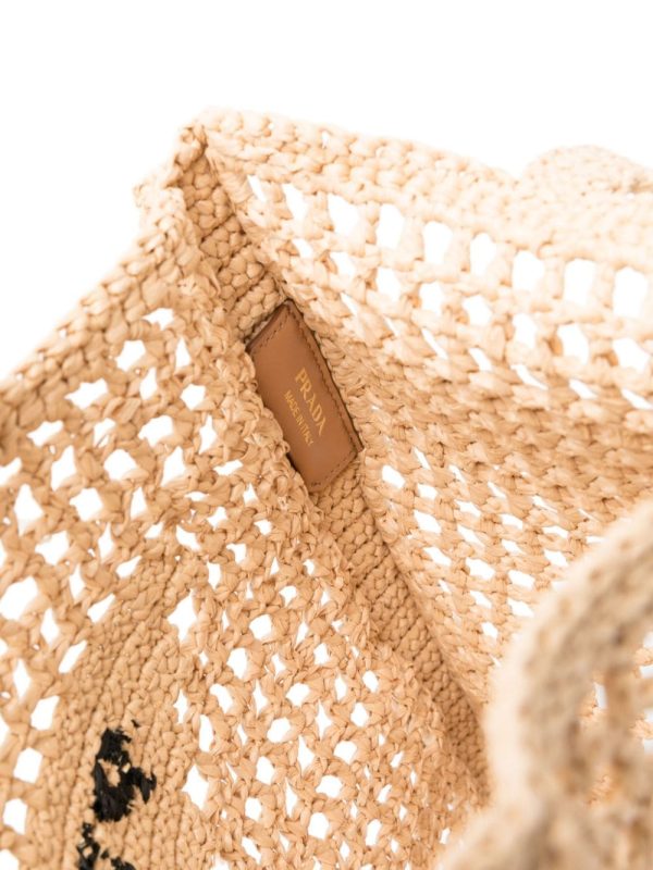 Prada triangle-logo raffia tote bag - Image 5