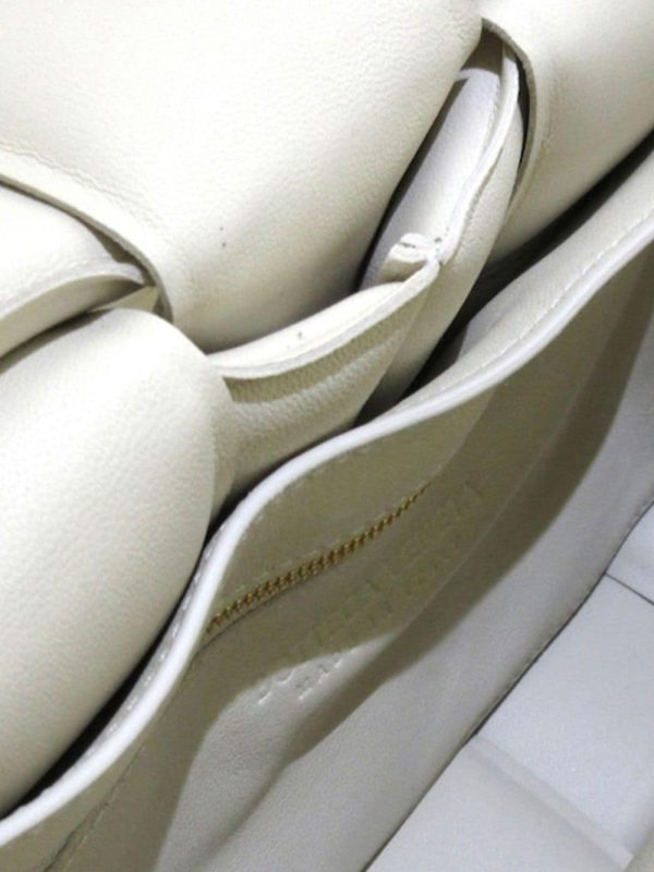 Bottega Veneta   Cassette padded crossbody bag - Image 5
