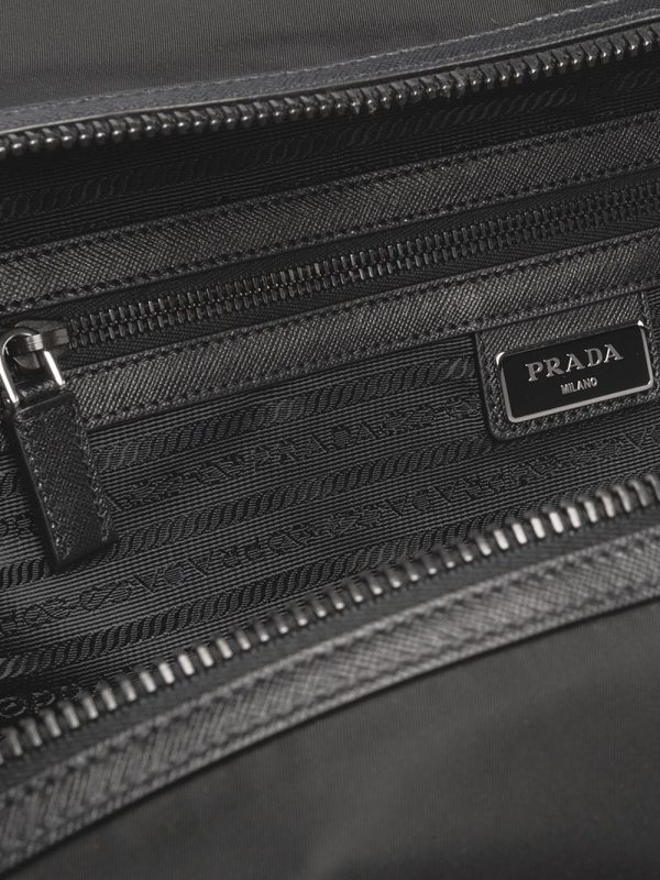 Prada Re-Nylon triangle logo holdall bag - Image 5