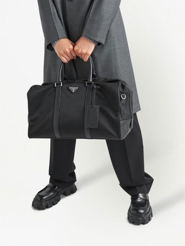 Prada triangle logo-patch duffel bag - Image 6