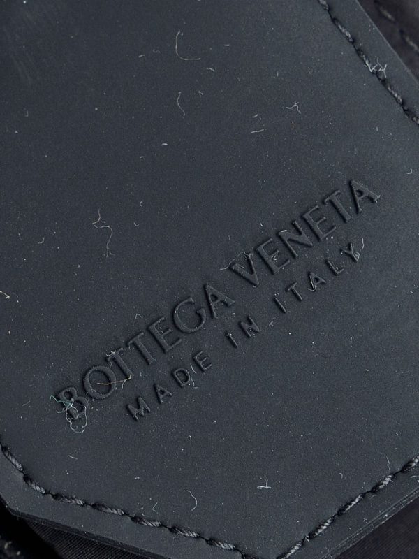 Bottega Veneta   Maxi Intrecciato Cassette shoulder bag - Image 6