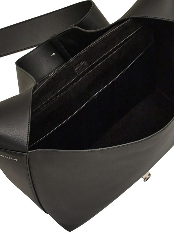 Ferragamo Gancini-buckle leather messenger bag - Image 6
