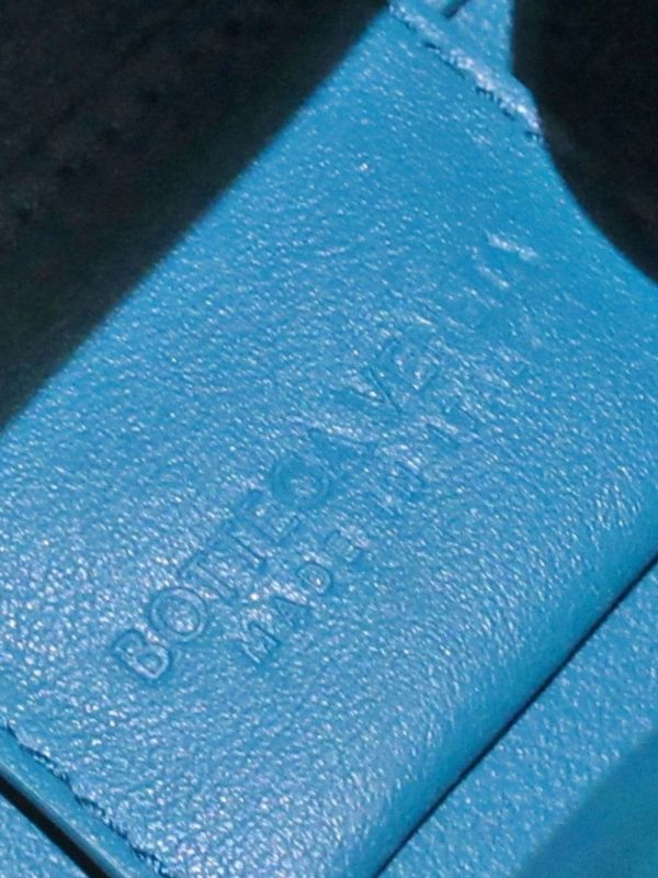 Bottega Veneta   Point leather crossbody bag - Image 6