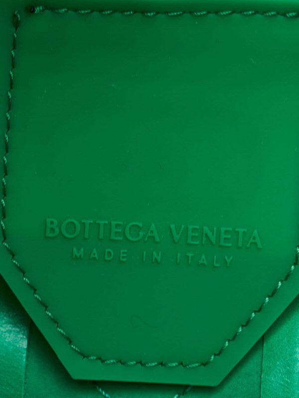 Bottega Veneta  2019-2023 Maxi Cassette crossbody bag - Image 7